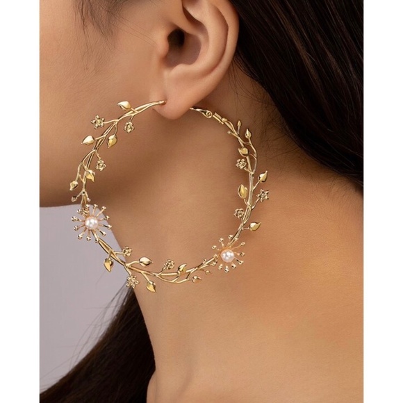 NEW!! Gold Leaf Pearl Hoop Earrings Large Round Floral Boho Circle Pearls Bridal - Picture 1 of 6